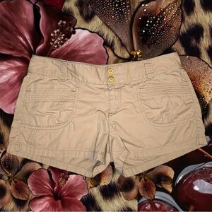 Express khaki shorts with cute pockets and gold details size 8